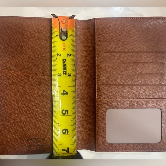 Louis Vuitton passport and credit card holder. - Picture 13 of 13